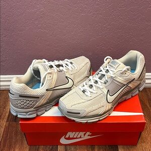 Nike zoom vomero 5 SE